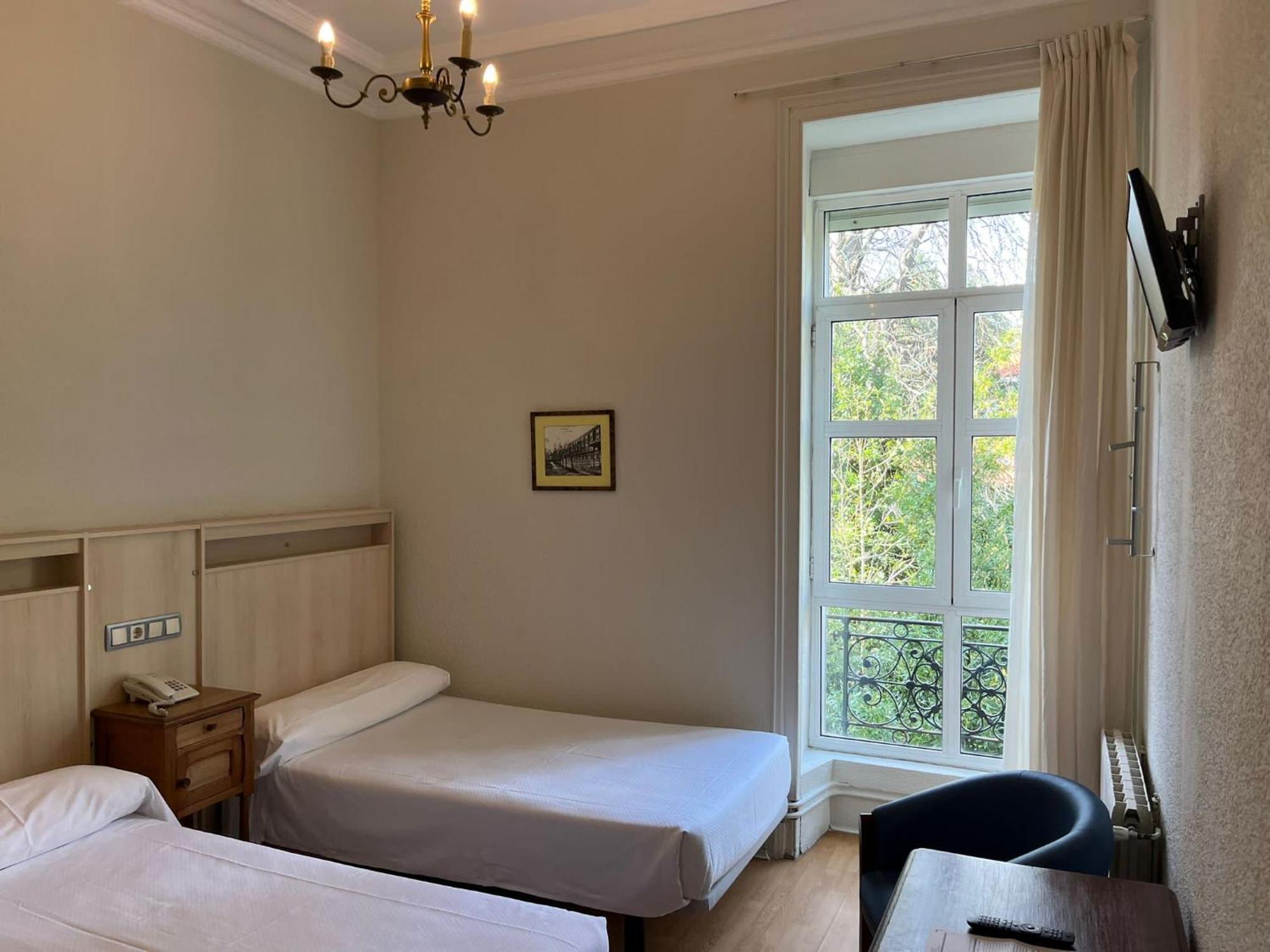 Gran Hotel Balneario De Lierganes Bagian luar foto