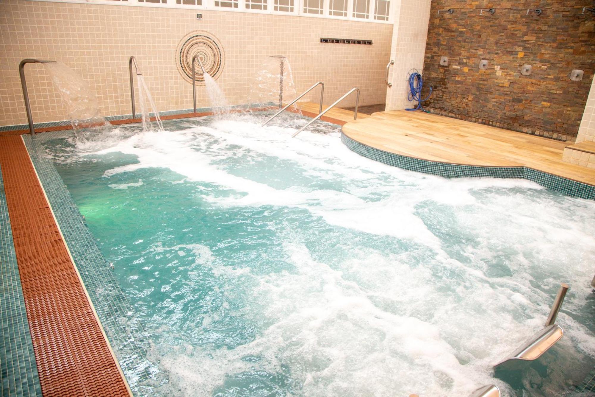 Gran Hotel Balneario De Lierganes Bagian luar foto