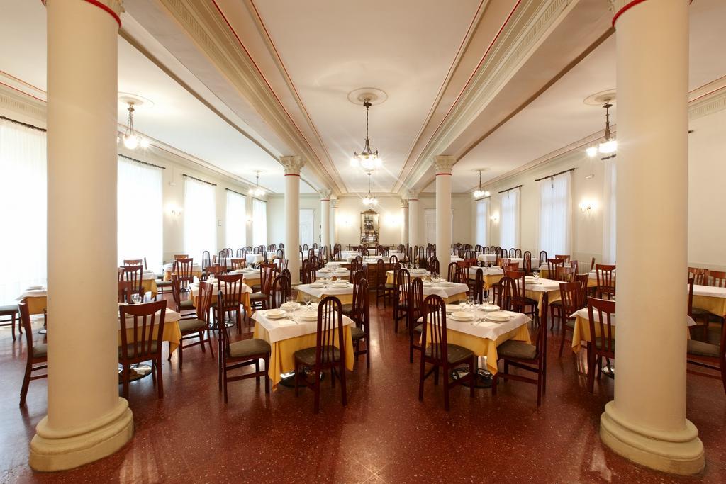 Gran Hotel Balneario De Lierganes Bagian luar foto