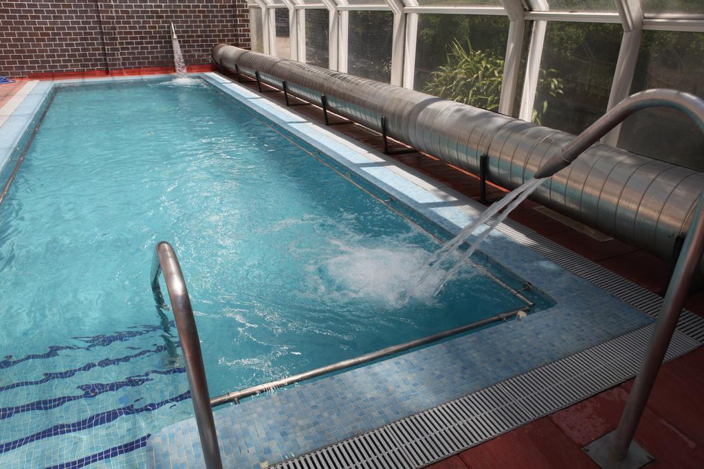 Gran Hotel Balneario De Lierganes Bagian luar foto