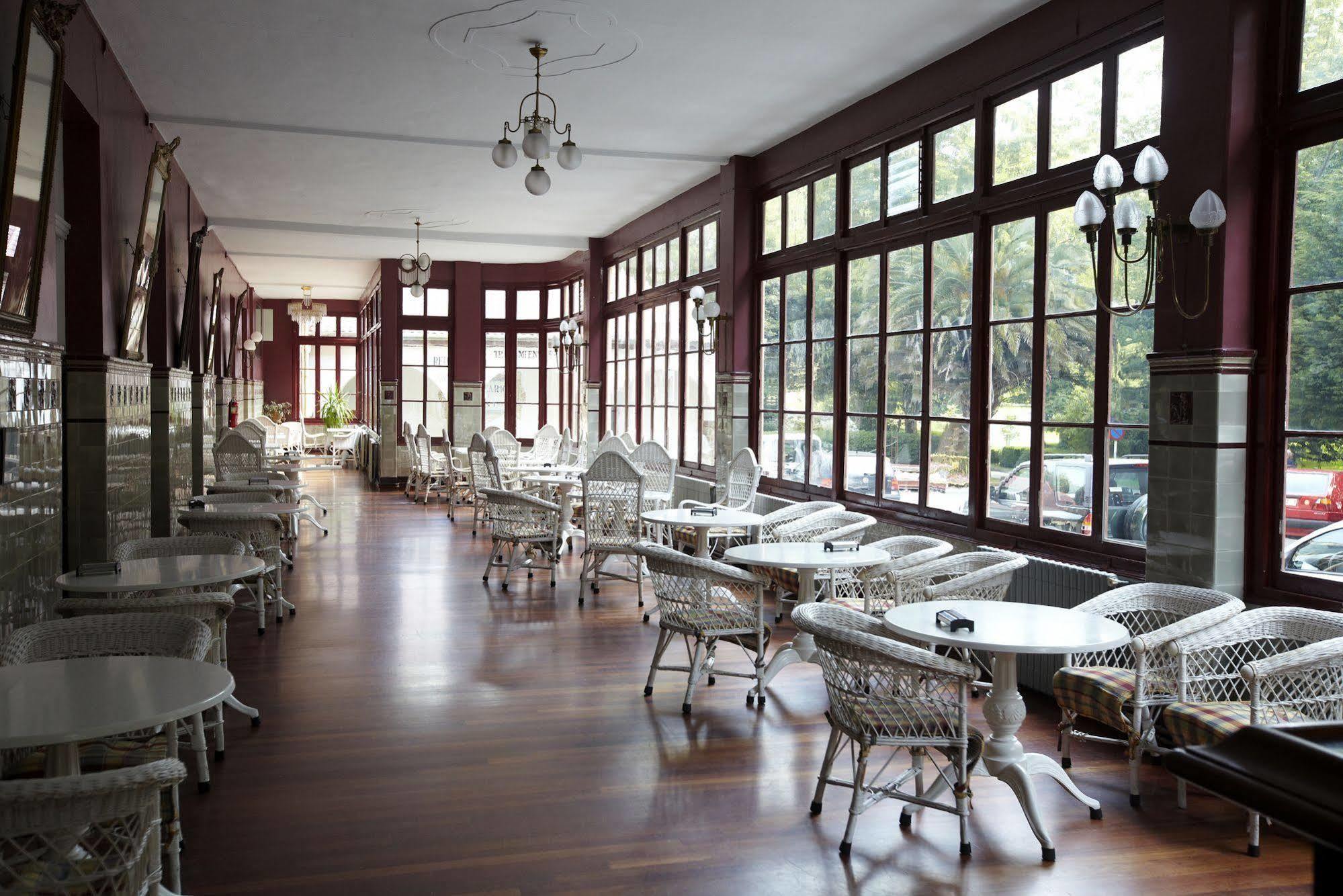 Gran Hotel Balneario De Lierganes Bagian luar foto