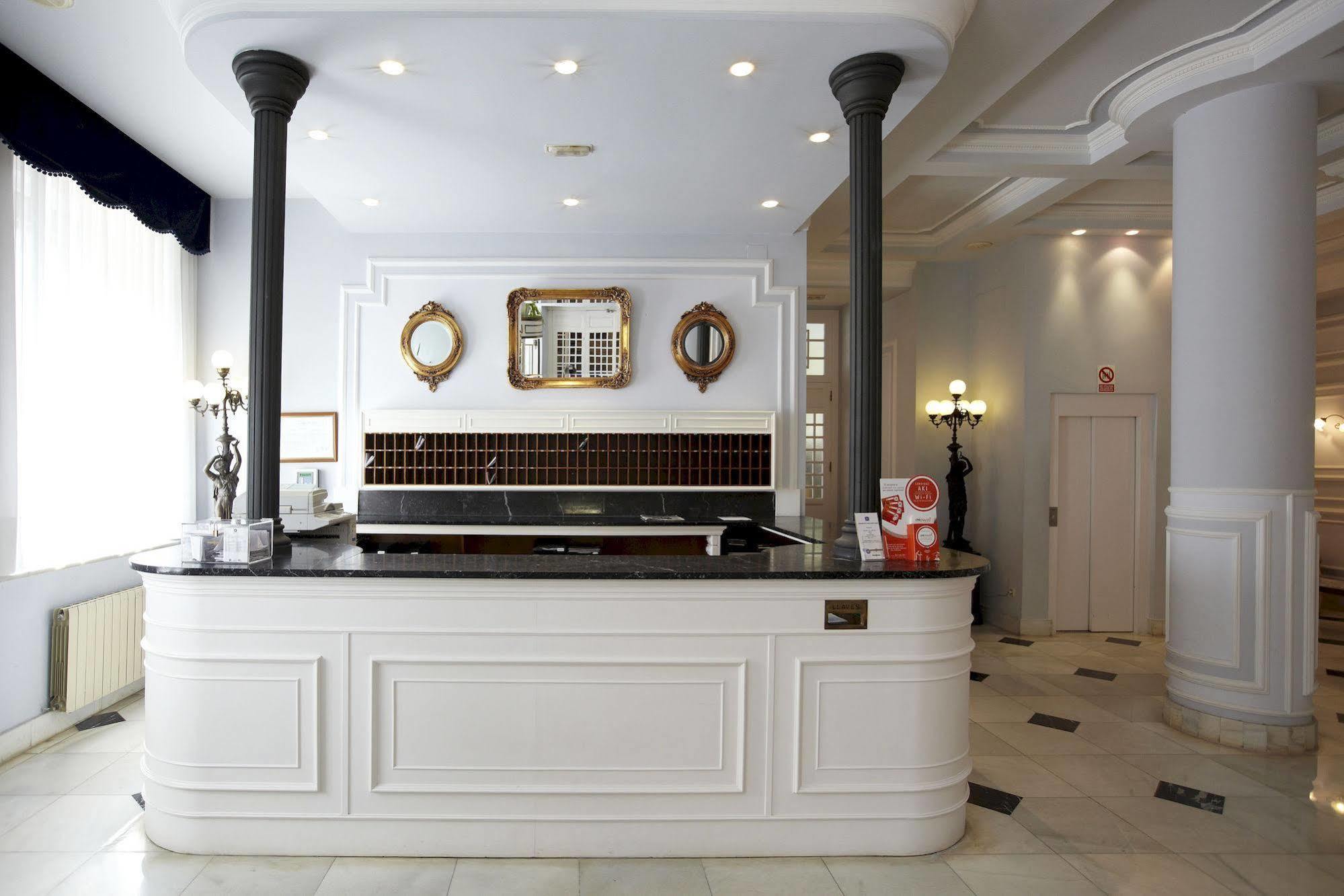Gran Hotel Balneario De Lierganes Bagian luar foto